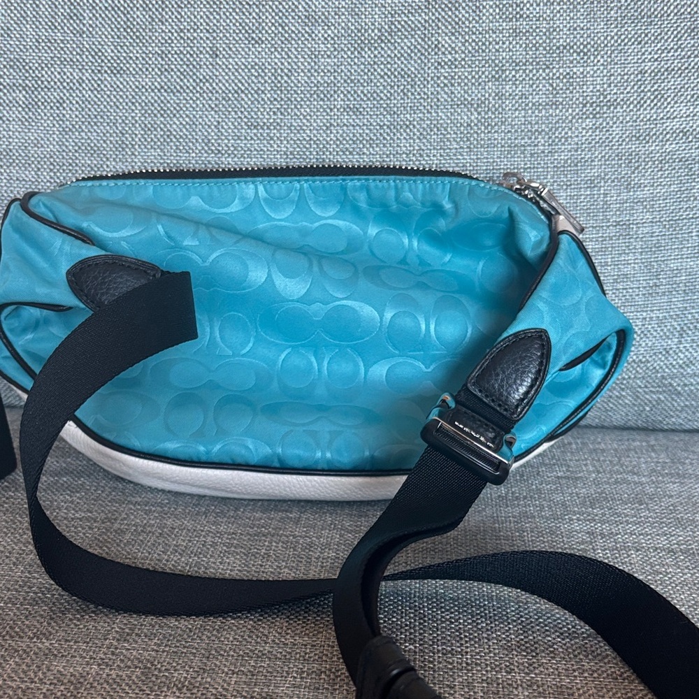 Coach Court Belt bag pink blue white nylon leather amazing condition! - Picture 2 of 13